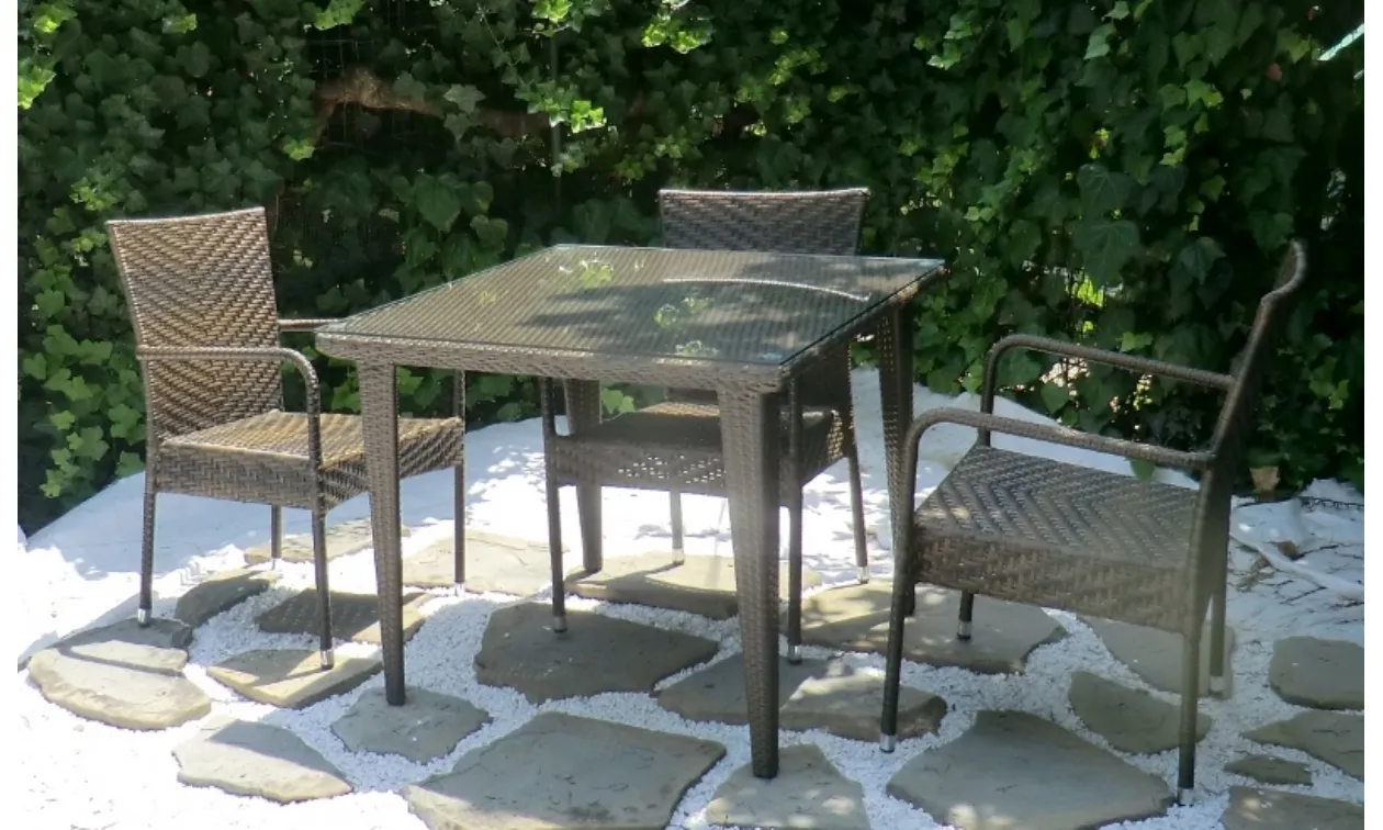 Rattan table with Crystal top