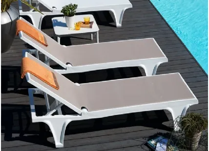Sunbed with Thermoplastic Frame and Replaceable Cover