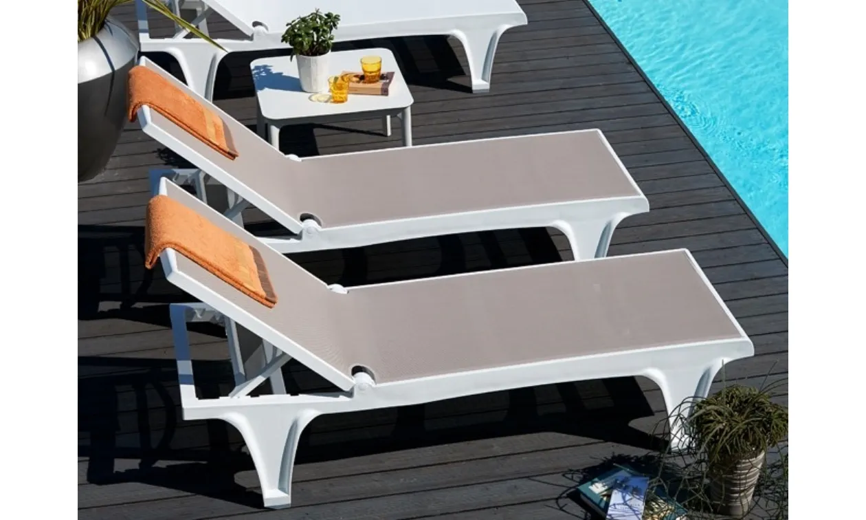 Sunbed with Thermoplastic Frame and Replaceable Cover