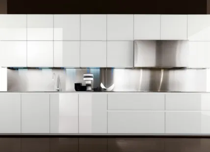 Shiny Lacquered Kitchen and Steel