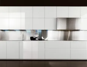 Shiny Lacquered Kitchen and Steel