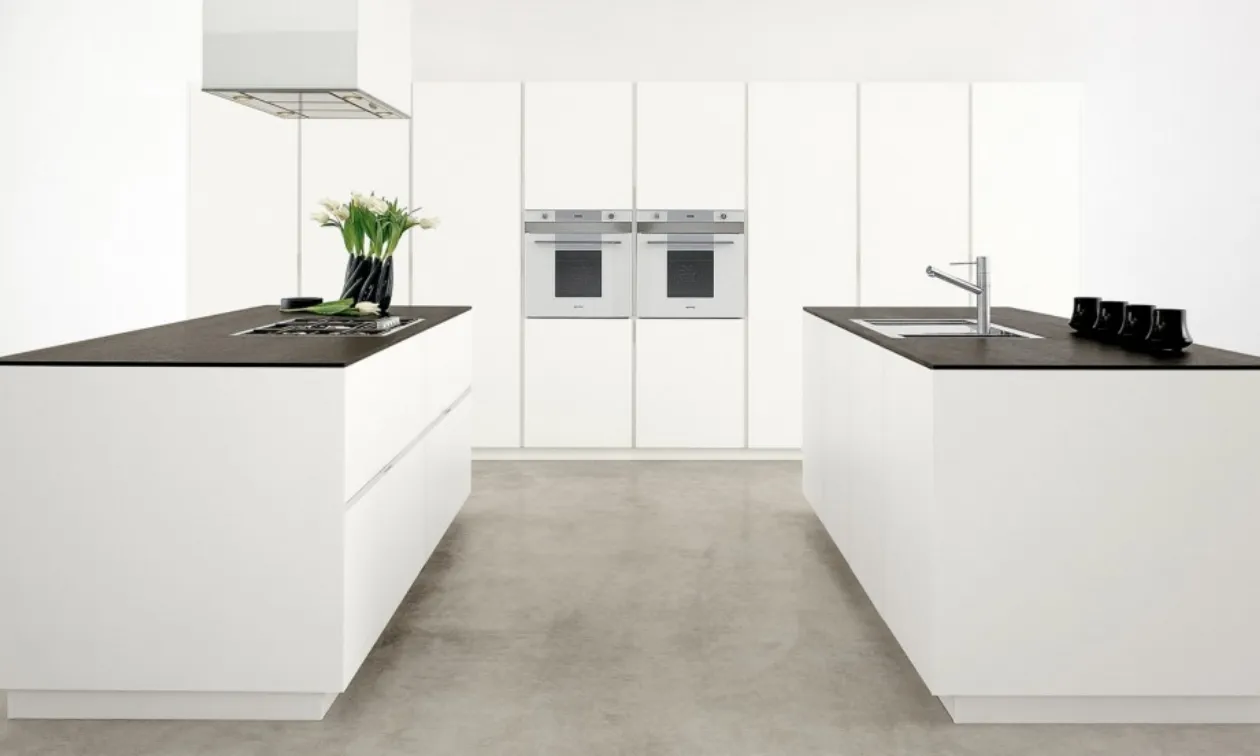 White lacquered kitchen