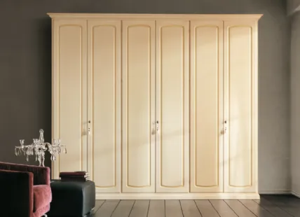 Lacquered Wood Knocker Wardrobe