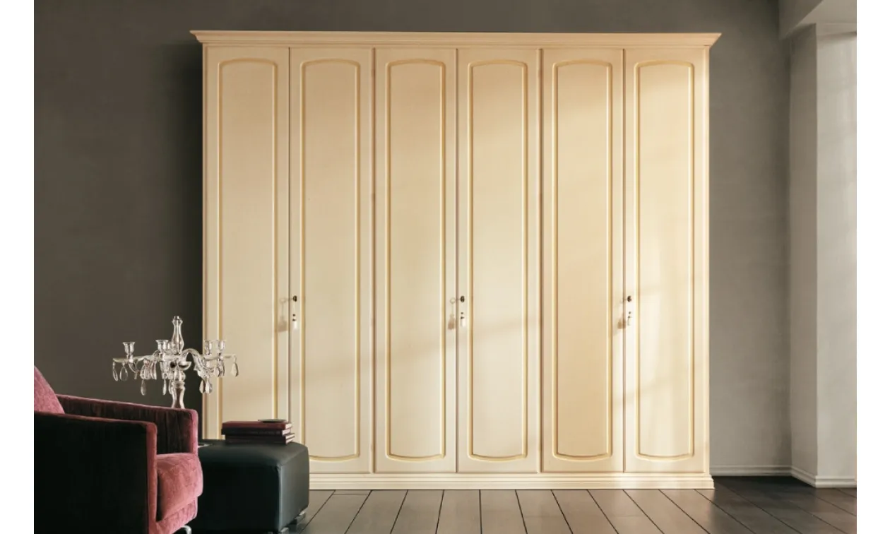 Lacquered Wood Knocker Wardrobe